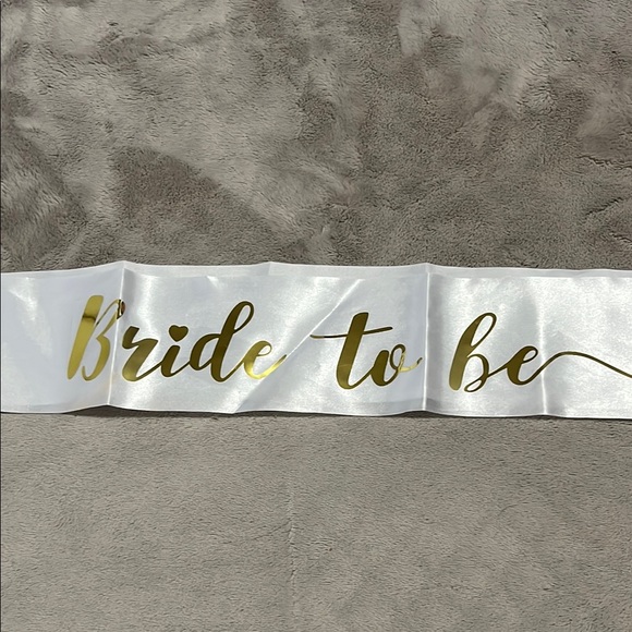 Brand new bridal set, purse, sunglasses, sash - Picture 3 of 5